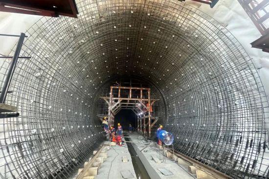 西气东输二三线关键节点突破 果子沟管道工程首条隧道胜利贯通